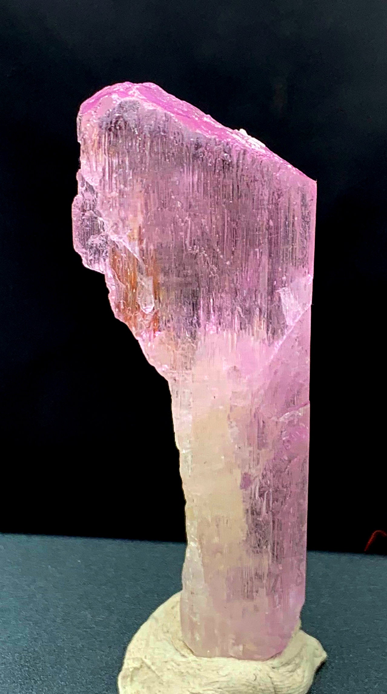 V字型の終端を持つ天然バイカラークンツァイトクリスタル - Etsy 日本