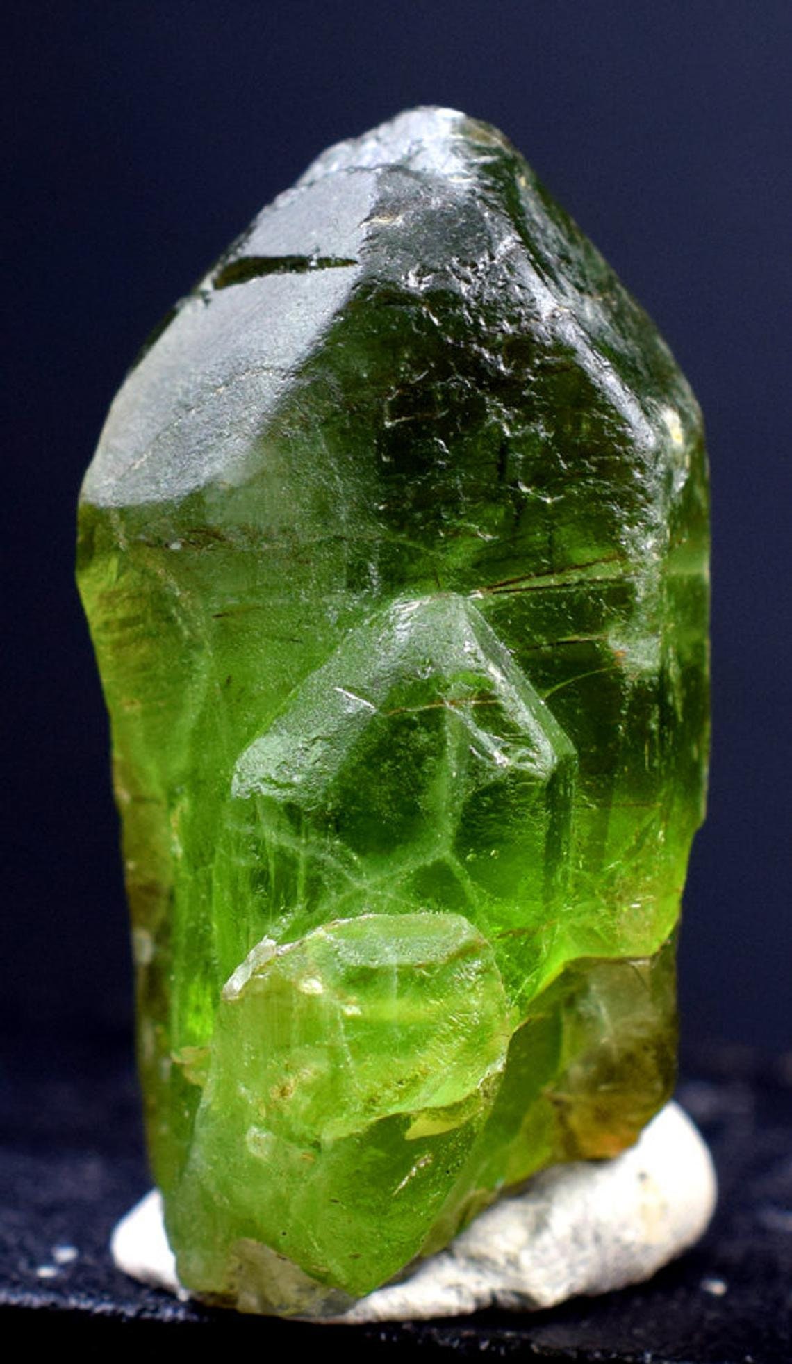 Large peridot stone deals