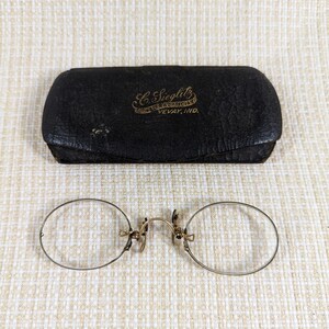 Antique pince-nez glasses, wire rim, gold bridge, marked DEFIANCE II, case from C. Sieglitz Vevay, Ind