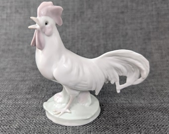 Vintage/Antique Metzler and Ortloff porcelain white rooster 4.5 inches tall, model 18212, 1890-1945