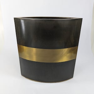 Vintage elliptical brass metal stripe on brown metal vase, retro styling 1960s-1980s