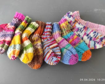 Bunte Erstlingssöckchen,Unisex  0-3Monate 8cm Babysöckchen