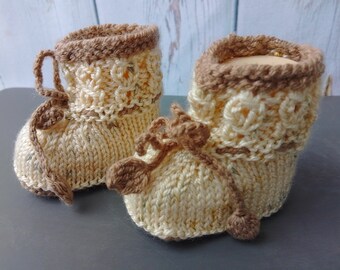 Babyschuhe gestrickt zum Binden