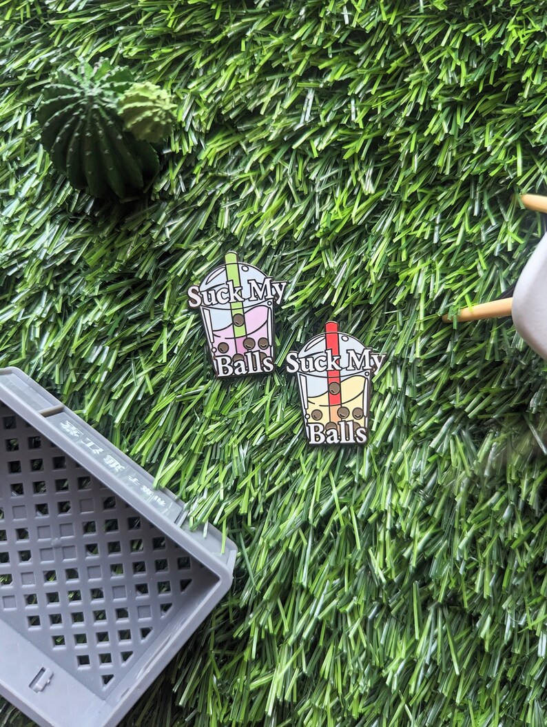 Lustiger Boba Milchtee und Taro Pin Both