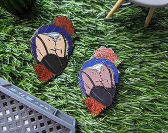 Lindo lascivo anime botín pin de esmalte duro