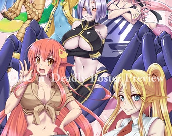 Puede incluir: Un póster de estilo anime colorido con varias chicas monstruo con características únicas, incluyendo alas, tentáculos y cuerpos inferiores de serpiente. El texto "Cute 'n' Deadly Poster Preview" es visible. La obra de arte tiene un fondo floral rosa.