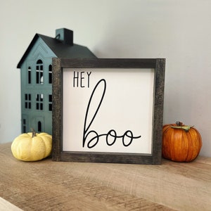 Letrero de madera de Halloween "Hey Boo" / Decoración de otoño / Letrero de Halloween / Letrero de madera de otoño / Letrero de entrada / Decoración de Halloween / Letrero divertido para baño