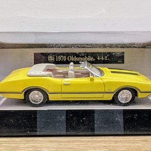 1/18 Scale Ertl 1969 Oldsmobile 4-4-2 W30 - Black - Mint in