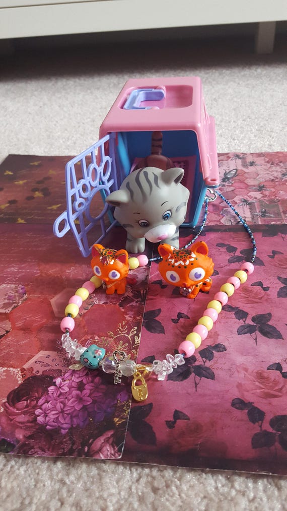 Littlest Pet Shop LPS Hand-Painted Cat/Kitten with Vintage Go Bye Bye Kitty, Crate and Beaded Necklace