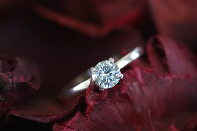 Engagement ring Moissanit 0.56 Carat Brilliantsliff VS1 925 Silver
