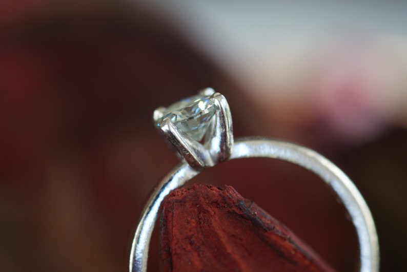 Engagement ring Moissanit 0.56 Carat Brilliantsliff VS1 925 Silver