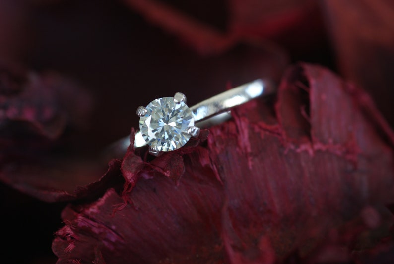 Engagement ring Moissanit 0.56 Carat Brilliantsliff VS1 925 Silver