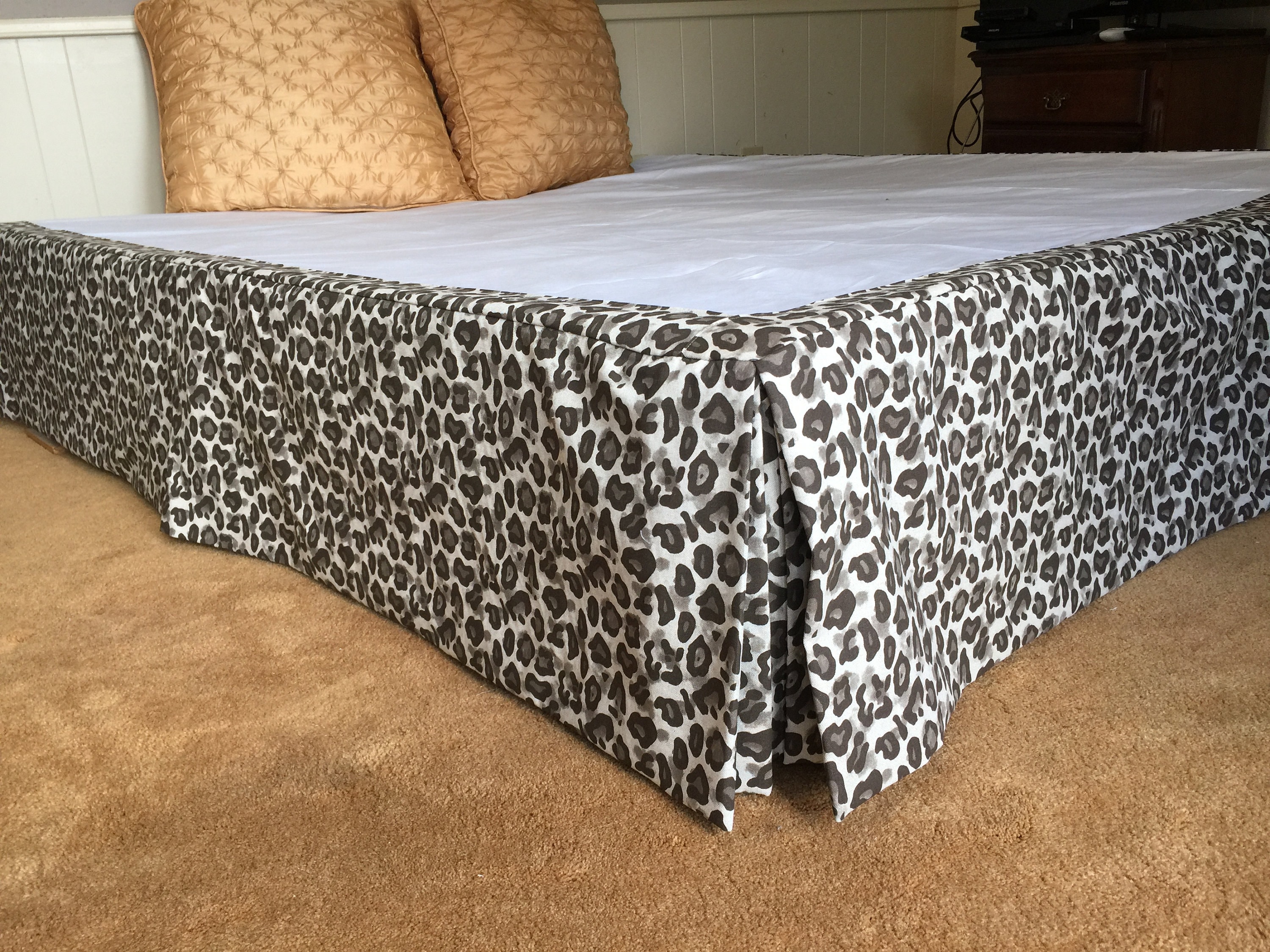 Leopard bed skirt queen hotsell