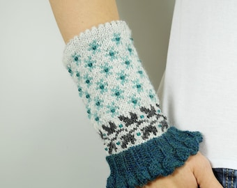 Inspiration MUHU perles volants étoiles chauffe-poignets fair isle manchettes gris clair baies essence tendance mode