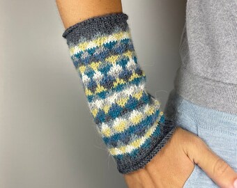 Wrist warmers - MIRA zigzag graphic pattern cuffs arm warmers fair isle trend alpaca classic warm cuddly sophie digard