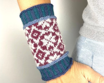 JULE Stulpen fair isle gestrickt hand trend mode herbst winter cuffs Pulswärmer jeansblau blau beereStern