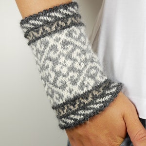 FRANKA wrist warmer alpaca knitted fair isle Norwegian trend wrist warmer autumn fashion gift for women hand knitted fingerless mittens