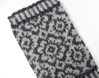 PASSIFLORE Stulpen fair isle gestrickt hand trend mode herbst winter cuffs Pulswärmer norweger anthrazit grau perlen