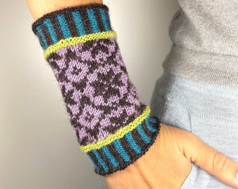 JULE Stulpen fair isle gestrickt hand trend mode herbst winter cuffs Pulswärmer braun lila petrol Stern