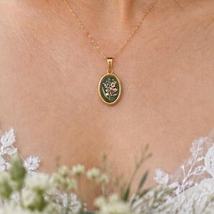 Custom Birth Flower Necklace | Custom Floral Pendant, Meaningful Gift for Mom, Birthday Jewelry, Memorial Keepsake