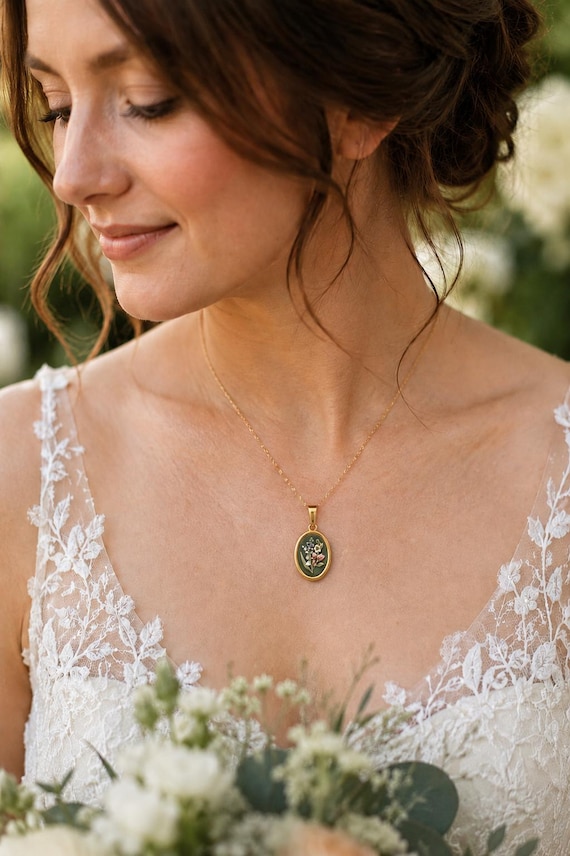 Custom Birth Flower Necklace | Custom Floral Pendant, Meaningful Gift for Mom, Birthday Jewelry, Memorial Keepsake