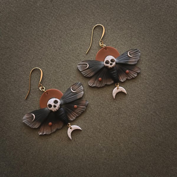 Pendientes de polilla de la muerte / Pendientes hechos a mano de arcilla polimérica / Hipoalergénicos y sin níquel