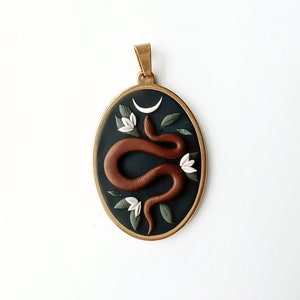 Snake pendant necklace Gold Saturn Chain Handmade Polymer Clay image 3