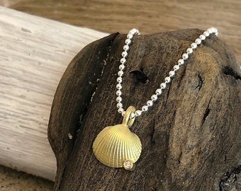 Pendant mini shell 750 gold with brilliant