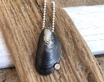 Mussel pendant 925 silver blackened with diamond