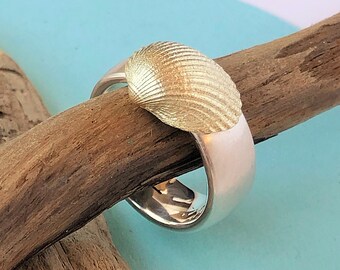 Silver ring with golden cockle