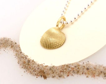 Pendant mini cockle 750 yellow gold