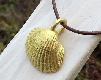 Cockle pendant 750 yellow gold