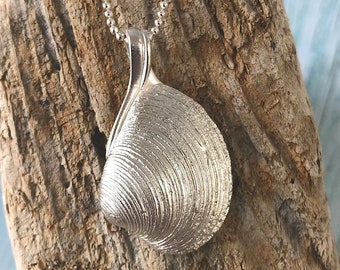 Silver clam pendant