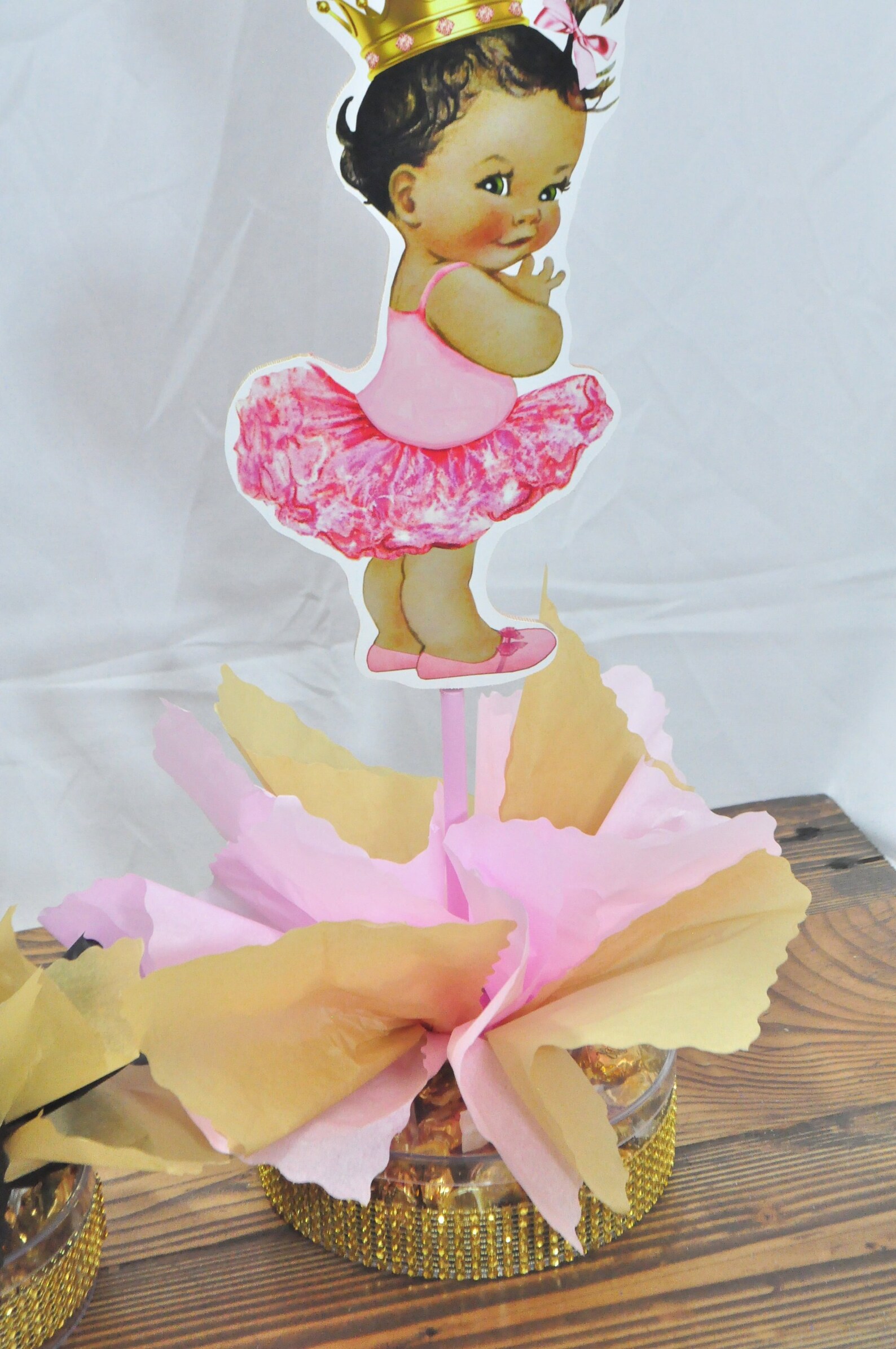 royal-princess-baby-shower-party-centerpiece-gold-table-centerpieces