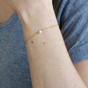 Freshwater Pearl Bracelet, Gold Filled, Bridesmaid Gift, Layering Bracelet, Gift for Her, Dainty Jewelry