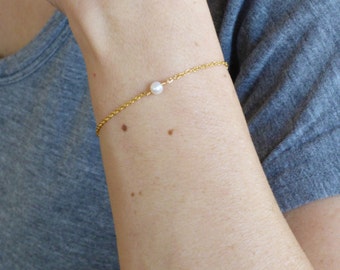Freshwater Pearl Bracelet, Gold Filled, Bridesmaid Gift, Layering Bracelet, Gift for Her, Dainty Jewelry