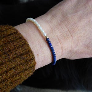 Pulseira de Lápis-Lazúli e Pérolas de Água Doce: Joia com Pedras Preciosas em Ouro 14k