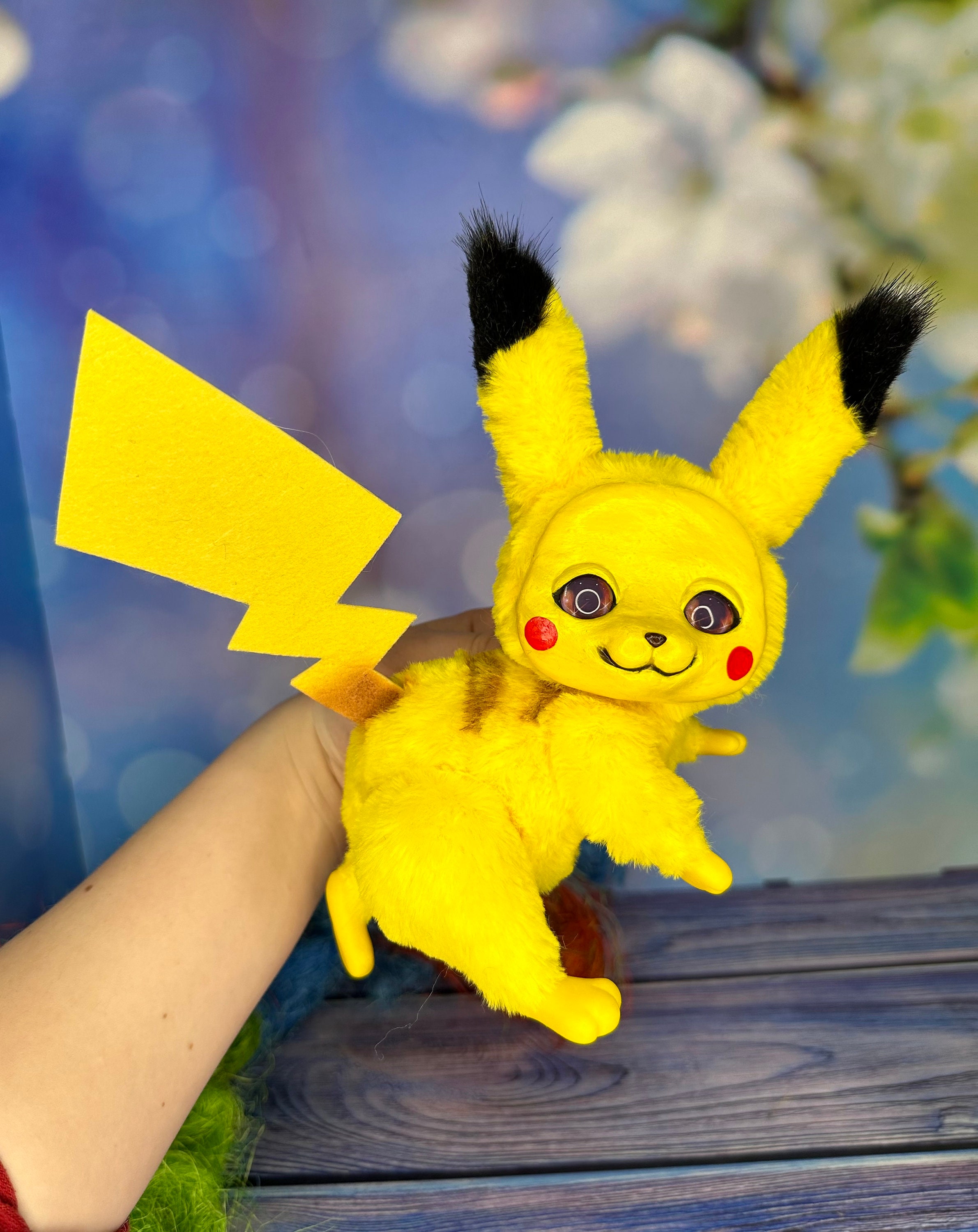 Peluche Pikachu détective • Ma Peluche