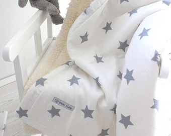 Babydecke, Sterne weiss grau, Teddyfell, Kuscheldecke, stars, Kinderdecke, Baumwolle, Sofadecke, Kinderwagendecke, personalisiert