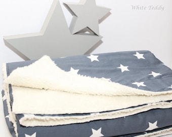 Babydecke Teddyfell Maxi Sterne  grau/weiss Stars Kuscheldecke Kinderdecke Sofadecke Kinderzimmer Kinderwagendecke Baumwolle personalisiert