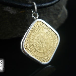 Pendentif Antilles néerlandaises 1999 argent 925 pièce en acier plaqué bronze pour 50e anniversaire collier en cuir chaîne fleur d'oranger image 1