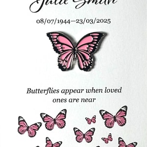 Insignia personalizada de mariposa esmaltada – Recuerdo conmemorativo, detalle para funeral, regalo de recuerdo / Pink