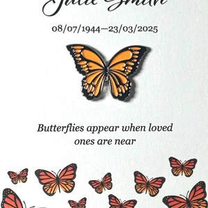 Insignia personalizada de mariposa esmaltada – Recuerdo conmemorativo, detalle para funeral, regalo de recuerdo / Orange