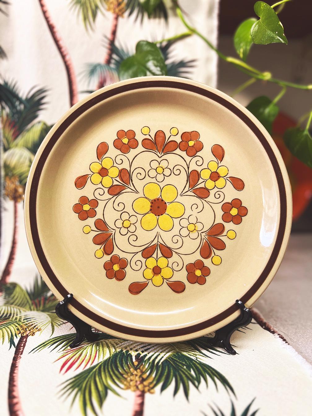 Your Nanna's Vintage, Retro, Funky, Suzuka Stone Crockery Orange