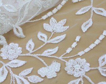 Off-White Embroidery Lace Fabric: Bridal Wedding Dress Tulle