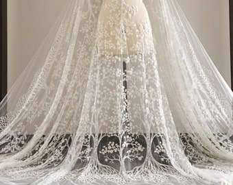 Tela de encaje de alta costura con cuentas en color blanco roto: material elegante para vestidos de novia