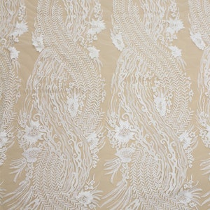 Tissu dentelle brodé de sequins ivoire : dentelle haute couture pour robe de mariée