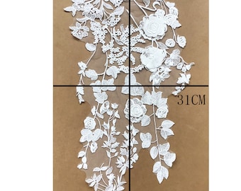 Geborduurde kanten bloemenapplicatie, gebroken wit tulemotief (22 x 12,2 inch)