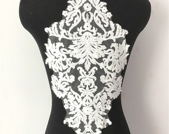 Geborduurde gebroken witte tule kantappliqué, couturekostuummotief (15,7 x 9,8 inch)