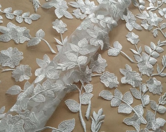 Tela de encaje nupcial con bordado floral: Encaje de tul blanco roto para vestido de novia